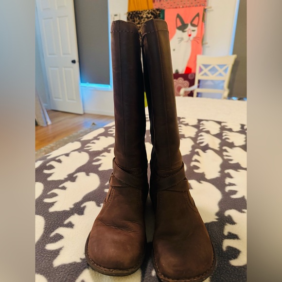 Uggs Boots size 7 - Picture 2 of 14